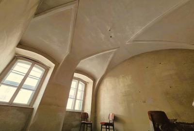 Apartament spectaculos de 78 mp de vânzare în Palatul Teleki – Clădire monume - 1