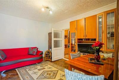 Casa spatioasa, ideala pentru 2 familii sau investitie. 2 corpuri de cladire, ga - 7