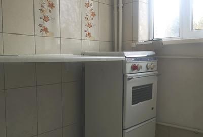 Garsoniera amplasata la etajul 1,zona Calea București - 1