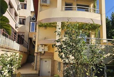 Casă cu 7 camere în Banu Manta