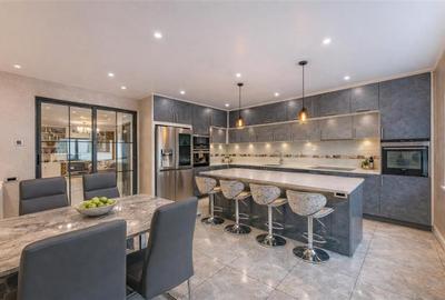 FILM& 3D! Vila high tech, cu semineu, jacuzzi, terasa, 10 camere, Central, Braso - 1