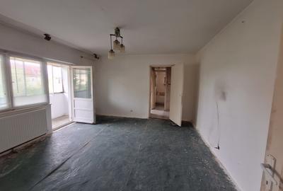 Apartament cu 2 camere semidecomandat în Aradului