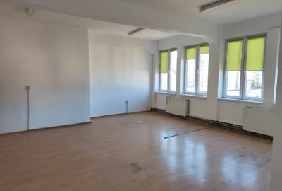 Ciucas--Spatiu birouri 260 mp compartimentat ,parcare ,liber - 4