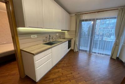 Apartament cu 3 camere semidecomandat în Mărăști