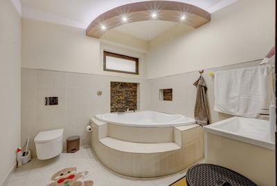 Siguranța unei Construcții Riguroase într-o Vilă Elegantă din Dobroesti - 7