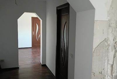 Apartament cu 2 camere semidecomandat în Tomești