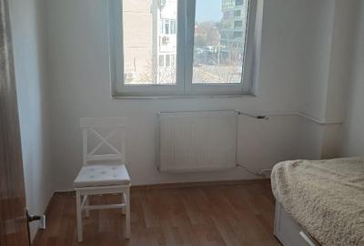 Apartament cu 3 camere semidecomandat, mobilat în Drumul Taberei