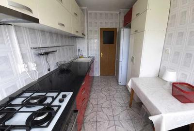 Apartament de 2 camere decomandat, renovat, etaj 10/10, 4 min metrou 1 Decembrie - 5
