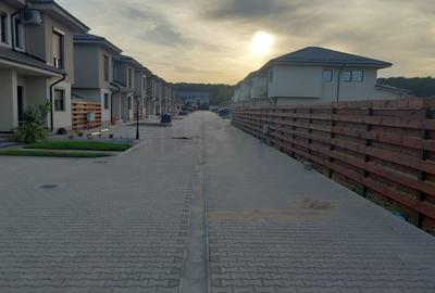 Casă individuală cu 5 camere în Corbeanca