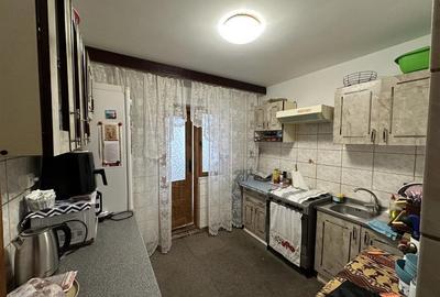 Apartament 3 camere decomandat etajul 3/4- Frumoasa - 4