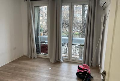 Apartament cu 3 camere decomandat în Titan