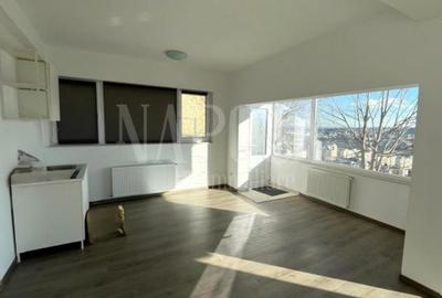 Casă cu 9 camere în Grigorescu