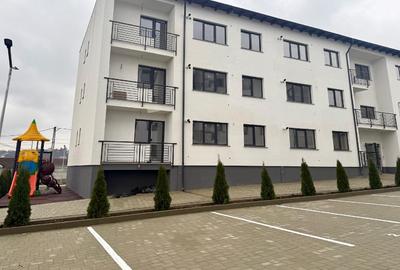 Apartament cu 2 camere semidecomandat în Ipotești