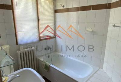 Vila de vanzare, teren 3100 mp, 7 camere, 6 grupuri sanitare, 3 CT, an 1997 - 46