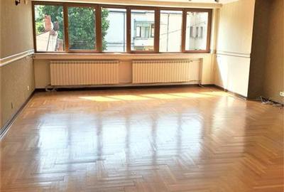 Casă individuală cu 9 camere în Dorobanți