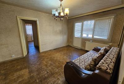PROPRIETAR!! Apartament 3 camere Et 1 zona Victoria / Aleea Romanitei !! - 1