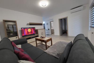 Apartament cu 3 camere decomandat, mobilat în Universitate