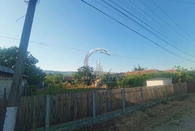 Teren Construcții intravilan de 1945 mp, în Pietroasele