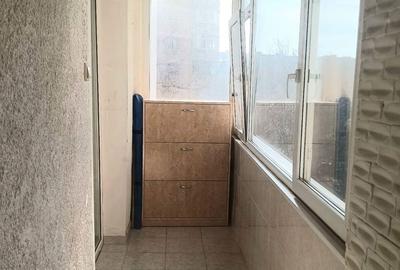 Apartament cu 2 camere decomandat, mobilat în Titan