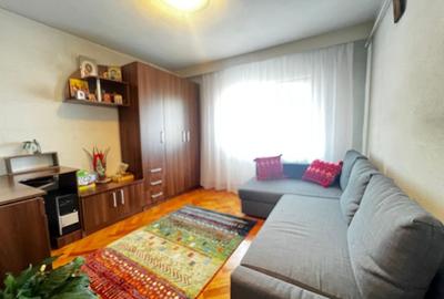 Apartament cu 3 camere, decomandat, zona Titulescu