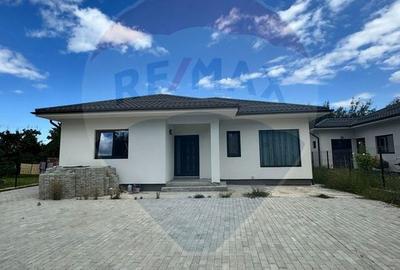 Casă / Vilă cu 4 camere - 1