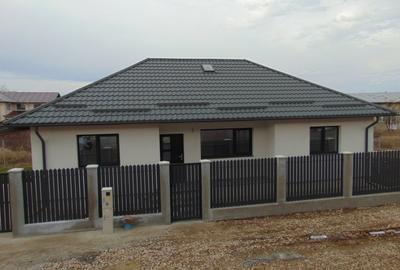 Casă individuală cu 4 camere în Joița