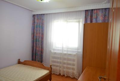 3 camere, etajul 3/4, zona Mircea