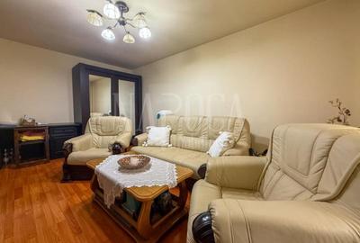 Apartament cu 3 camere decomandat în Între Lacuri