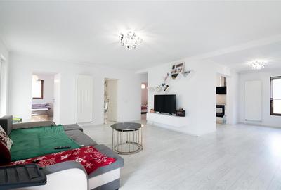 Apartament cu 3 camere decomandat în Rontău