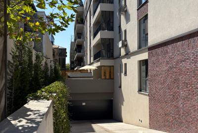 Apartament cu 3 camere semidecomandat în Barbu Văcărescu