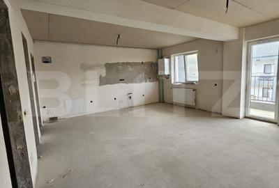 Apartament cu 3 camere semidecomandat în Florești