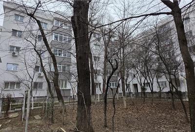 Apartament cu 4 camere decomandat în Crângași