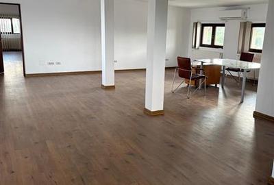 Apartament cu 3 camere semidecomandat în Bucureștii Noi