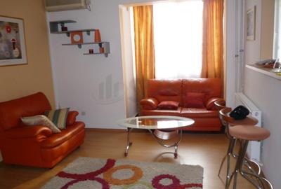 Apartament cu 2 camere semidecomandat, mobilat în Universitate