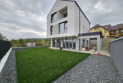 Casă cu 5 camere în Bună Ziua