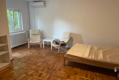 Garsonieră decomandată în Brâncoveanu