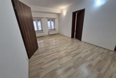 2 Camere in Vila | 1986 | Curte Privata 100M |Liber imediat - 1