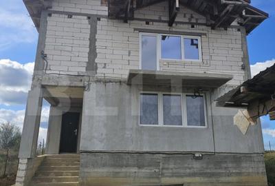 Casă individuală cu 4 camere în Brădești