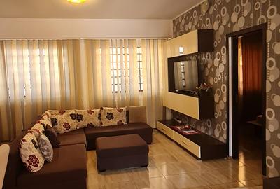 Mamaia Sat_vila 6camere cu bai proprii,pret 3000E - 5