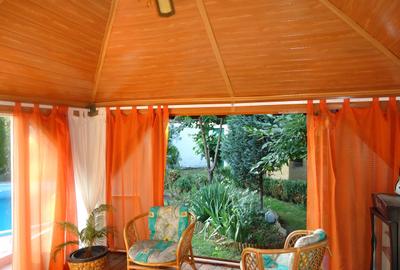 Vila piscina superba gradina matura cu iesire directa la padure - 32