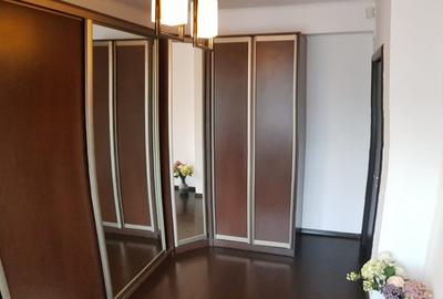 Proprietar-Închiriez apartament 3 camere + 2 locuri parcare - VIDEO - 10