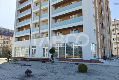 Spatiu Comercial de inchiriat cu 8 locuri de parcare - Vitrina 13 m - 1
