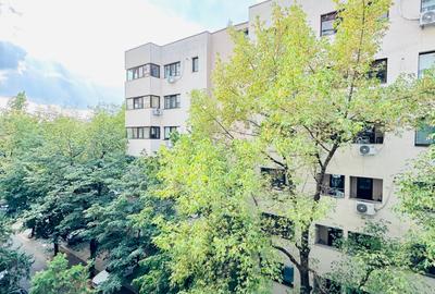 Apartament cu 3 camere semidecomandat, mobilat în Lujerului