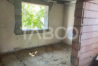 Cladire la rosu 300 mp utili + 130 mp, iesire 2 strazi, aproape centru - 5