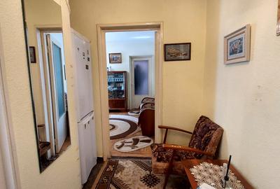 Apartament cu 3 camere nedecomandat în Micro 17