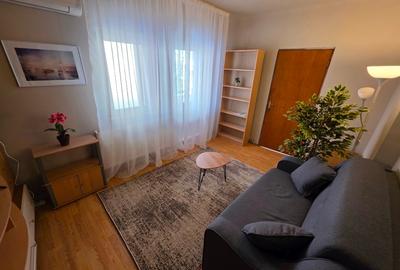 Apartament cu 3 camere nedecomandat, mobilat în 13 Septembrie