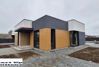 Casă cu 3 camere în Balotești