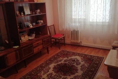 Apartament 3 camere decomandat, zona Nicolina-Lidl, etaj 2/4 - 2