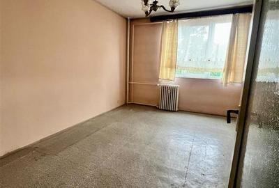 Apartament cu 3 camere semidecomandat în Rogerius