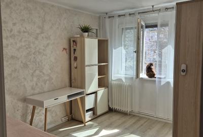 Apartament . decomandat 4 camere, cu  centrala, 2 locuri parcare - 4